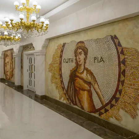 Royal Palace Resort Side