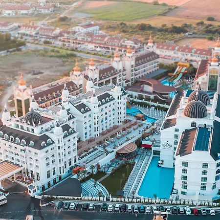 Resort Royal Palace Side