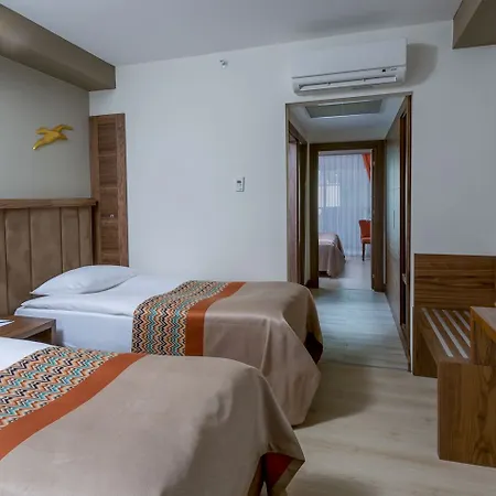 Resort Royal Palace Side