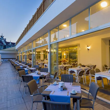 Resort Royal Palace Side