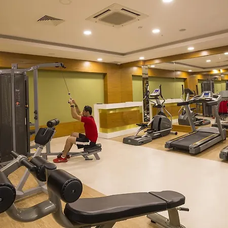 Royal Palace 5* Side